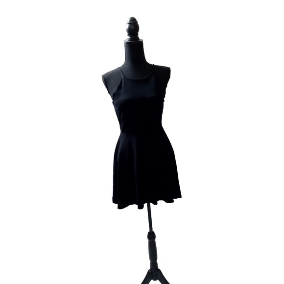 Monteau Los Angeles Dress Size M Black Short Sleeve # 88 - Picture 1 of 4